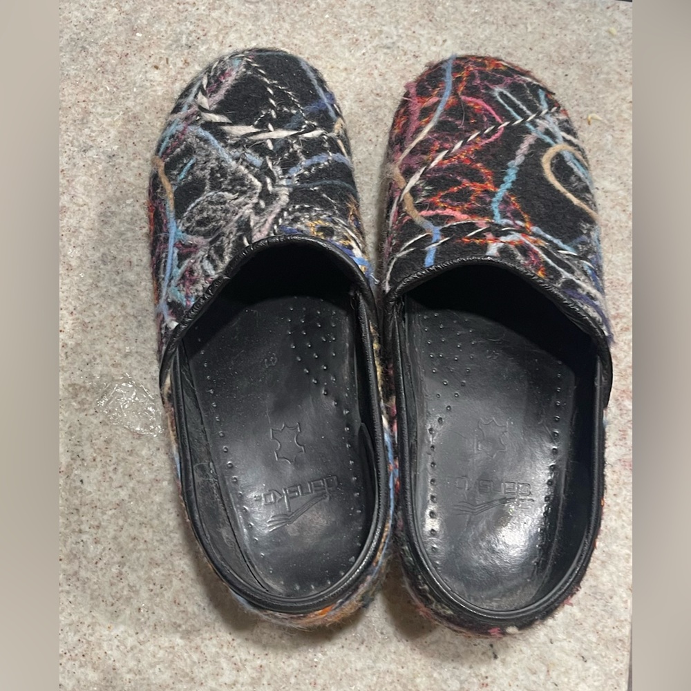 Dansko confetti clogs - like new! Size 10
